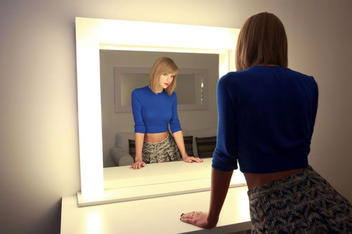 Taylor Swift Le Grand Journal Photoshoot
