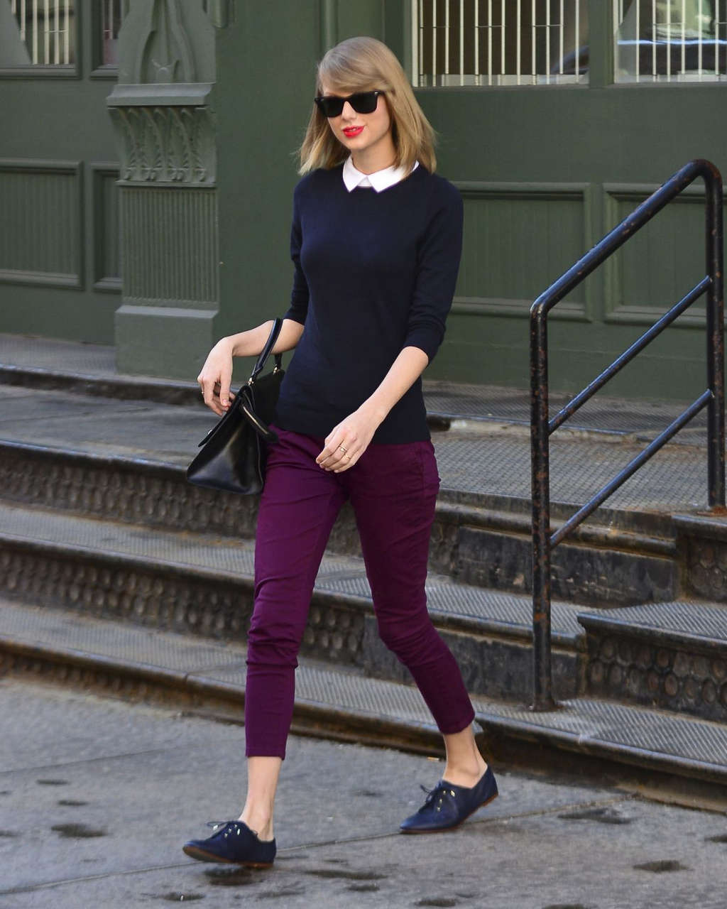 Taylor Swift Leaves Her Apartment New York