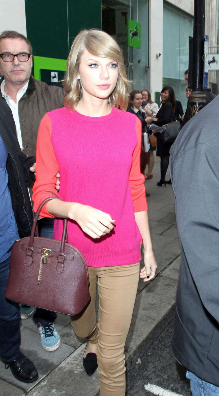 Taylor Swift Leaves Sketch Restaurant London