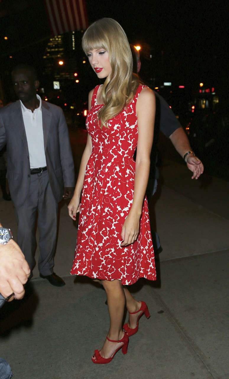 Taylor Swift Leaving Mtv Studios New York City