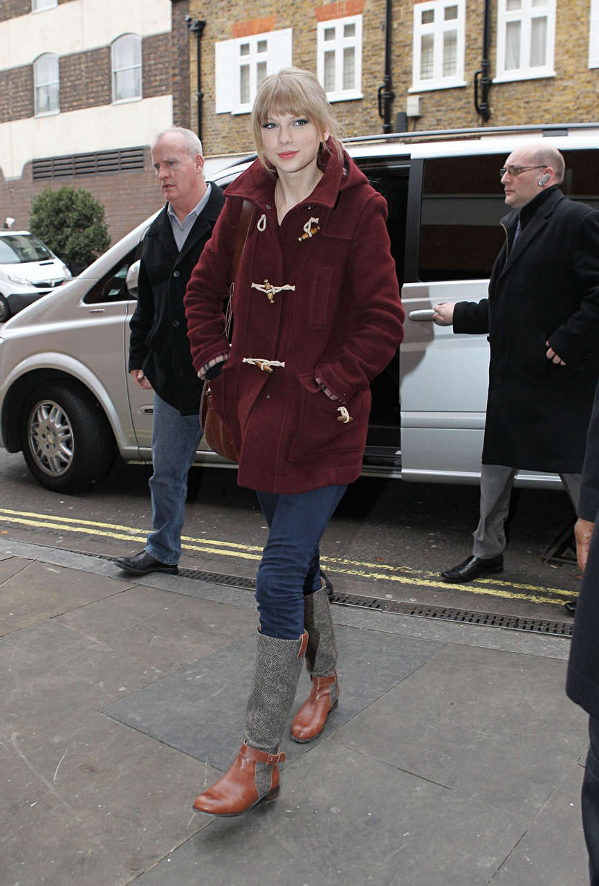 Taylor Swift Outside Her Hotel London