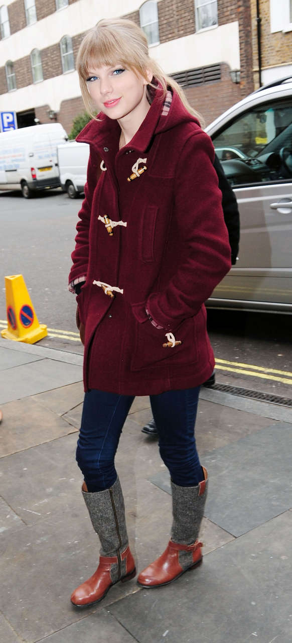 Taylor Swift Outside Her Hotel London