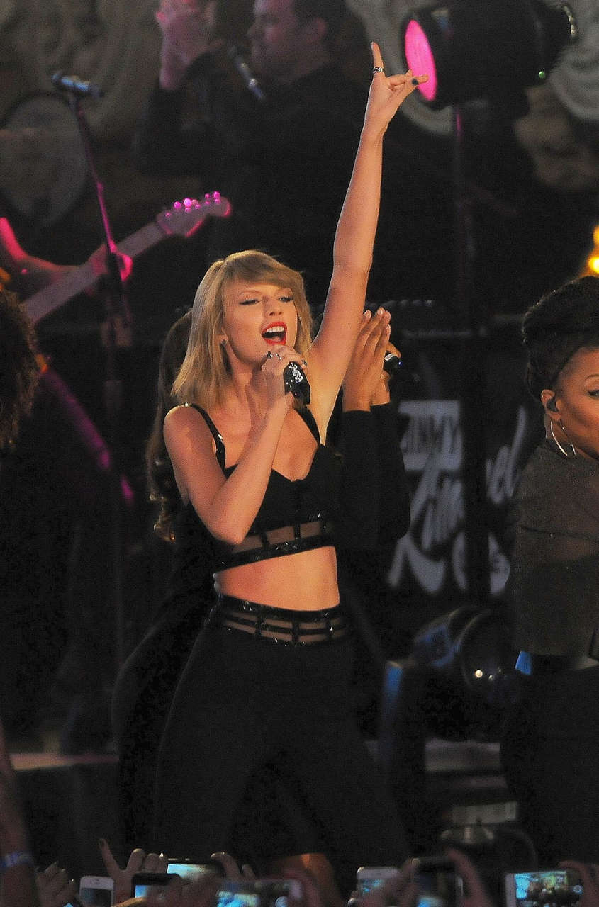 Taylor Swift Performs Jimmy Kimmel Live Hollywood