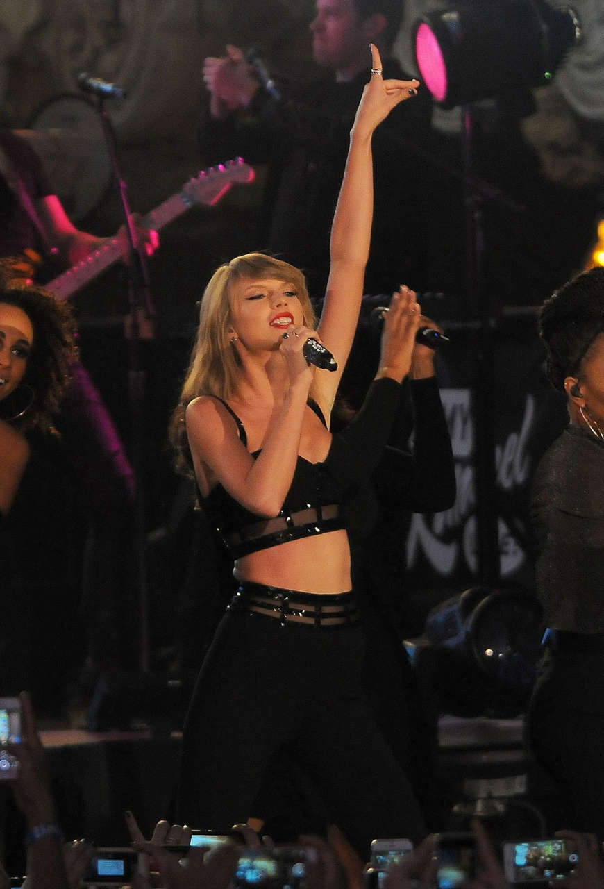 Taylor Swift Performs Jimmy Kimmel Live Hollywood
