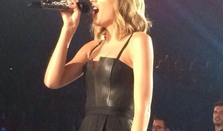 Taylor Swift Performs Private Concert Minneapolis (7 photos)