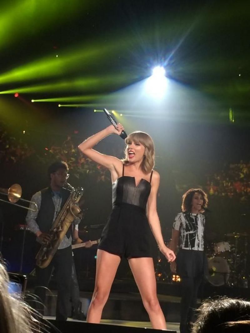 Taylor Swift Performs Private Concert Minneapolis