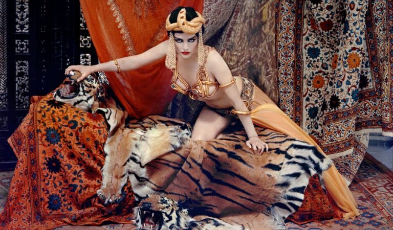The Delectable Marilyn Monroe Posing As Silent Movie Star Theda Bara (1 photo)