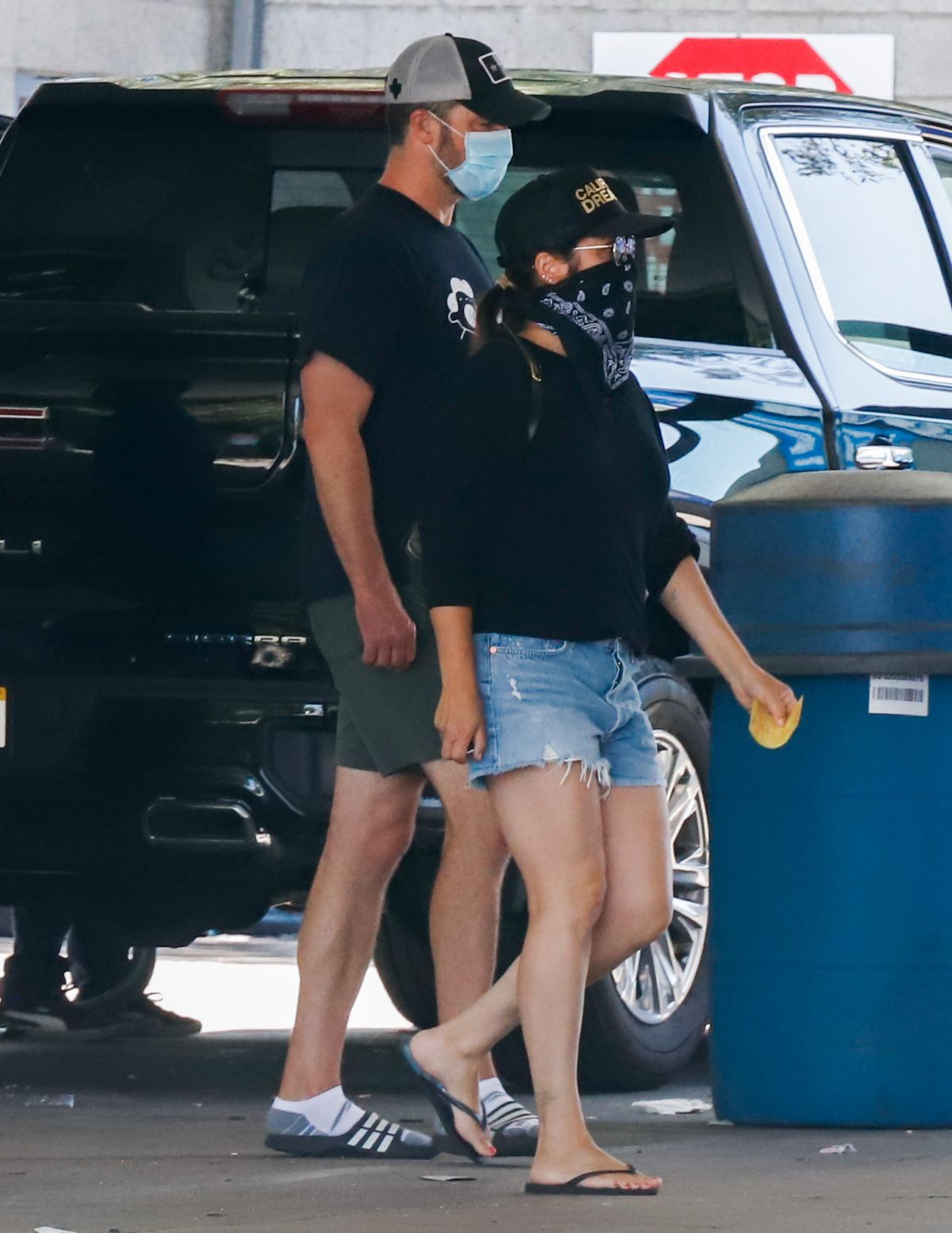 Tiffani Thiessen Denim Shorts Car Wash Los Angeles