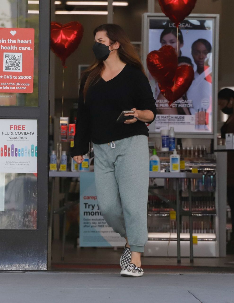 Tiffani Thiessen Leaves Cvs Pharmacy Los Angeles