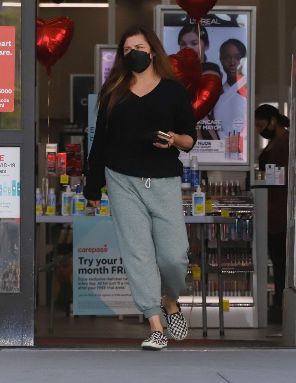 Tiffani Thiessen Leaves Cvs Pharmacy Los Angeles