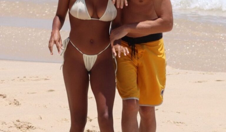 Tina Kunakey Bikini And Vincent Cassel Beach Rio De Janeiro (10 photos)