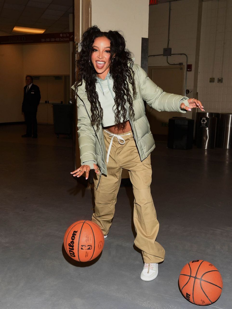 Tinashe San Antonio Spurs Vs New York Knicks Game Madison Square Garden