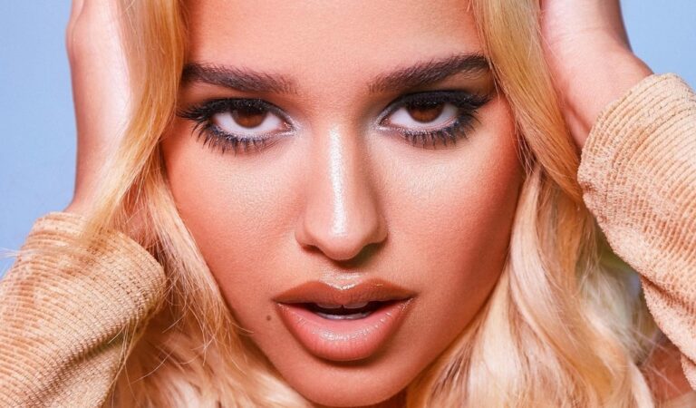 Tommy Genesis Hot (9 photos)