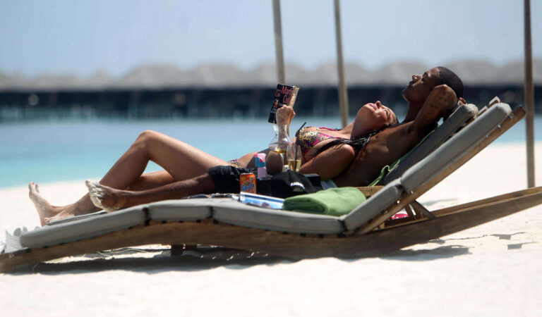 Tulisa Contostavlos Bikini Candids Beach Maldives (37 photos)