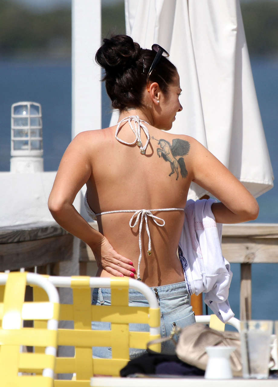 Tulisa Contostavlos In Bikini At A Pool In Miami