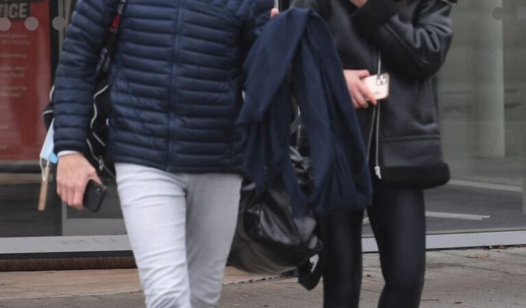 Vanessa Bauer And Brendan Cole Leaves Dancing On Ice Practice Center Bromley (7 photos)