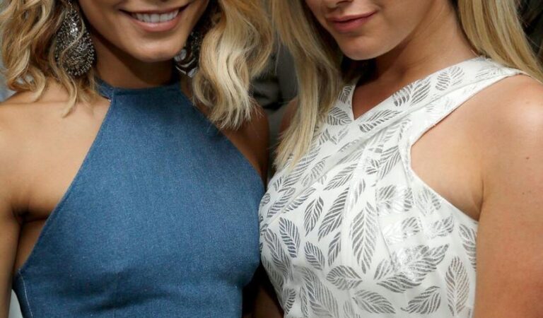 Vanessa Hudgens And Ashley Tisdale Hot (1 photo)