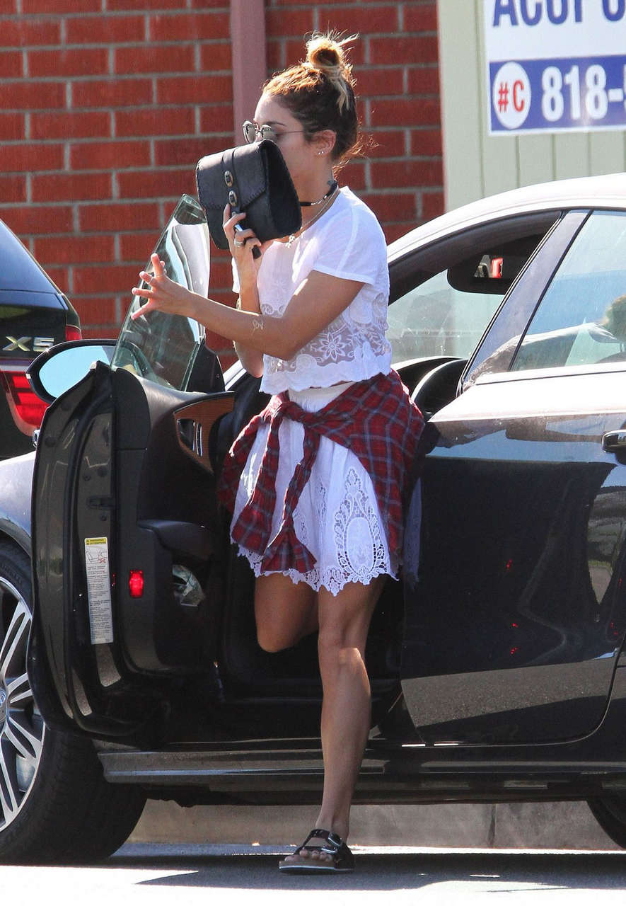 Vanessa Hudgens Arriving An Acupuncture Clinic Los Angeles