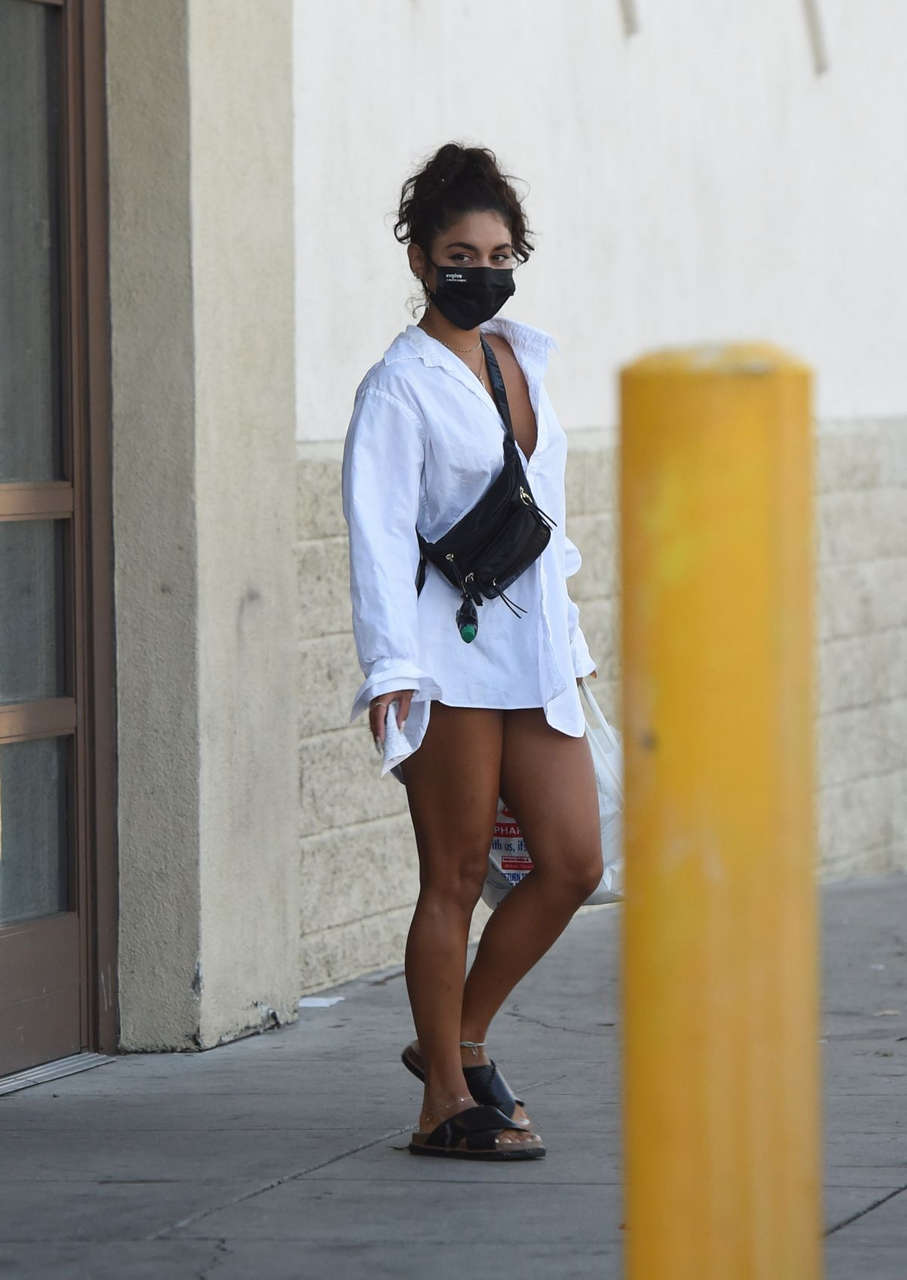 Vanessa Hudgens Getting Take Out Dinner Los Angeles