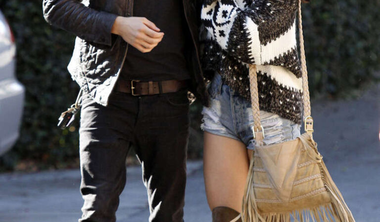 Vanessa Hudgens Knee Botts With New Boyfriend Los Angeles (38 photos)