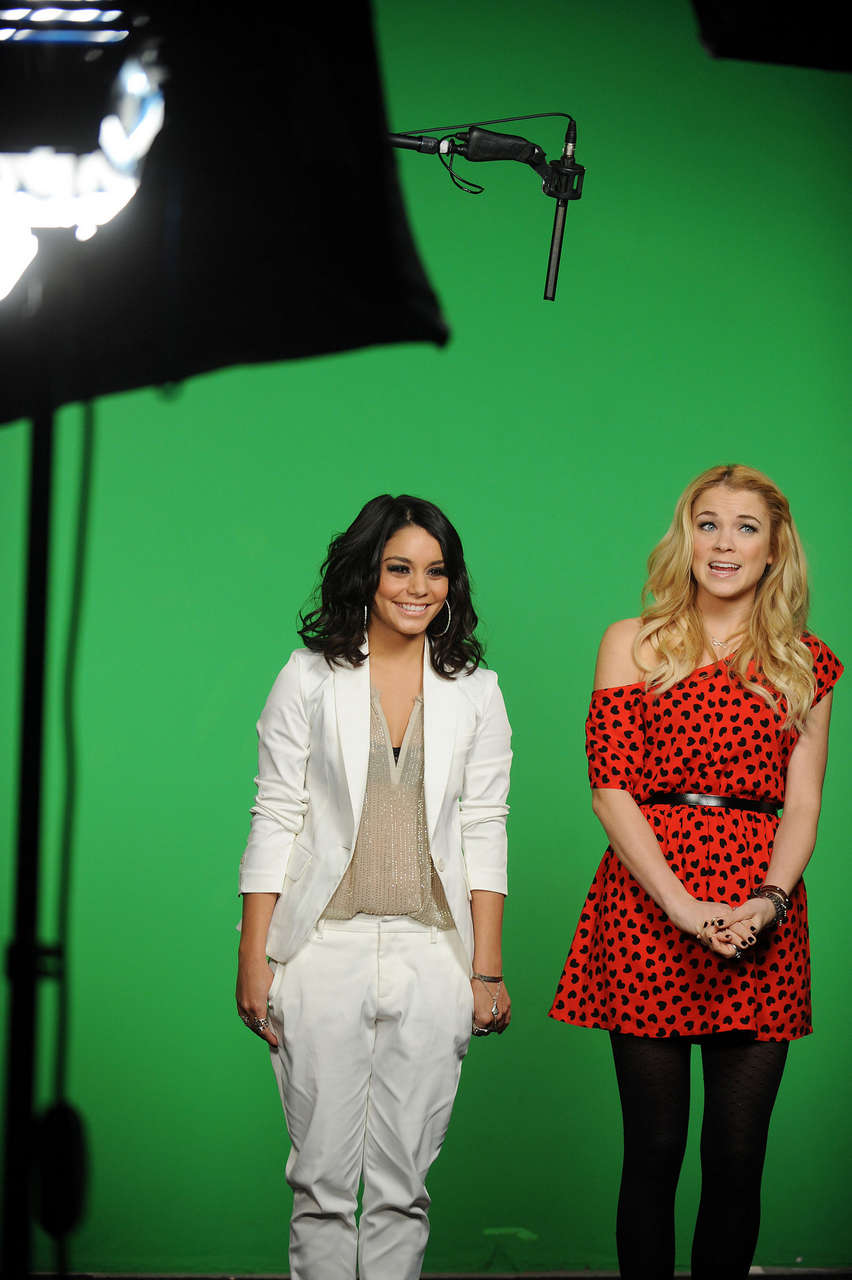 Vanessa Hudgens Mtvs 10 Top Taping For Valentines Day New York