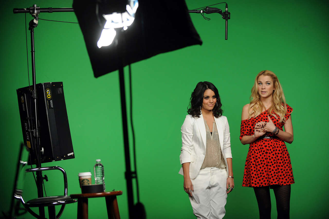 Vanessa Hudgens Mtvs 10 Top Taping For Valentines Day New York