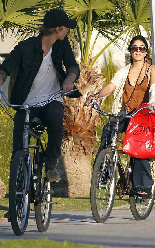 Vanessa Hudgens With His Boyfriend Venice
