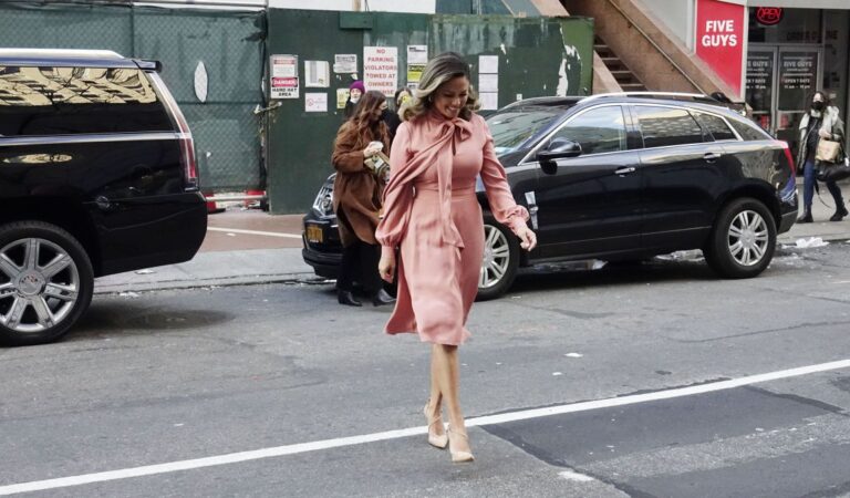 Vanessa Lachey Arrives Today Show New York (6 photos)