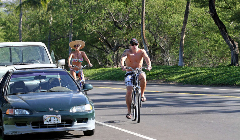 Vanessa Minnillo Bikini Candid Bike Hawaii (10 photos)