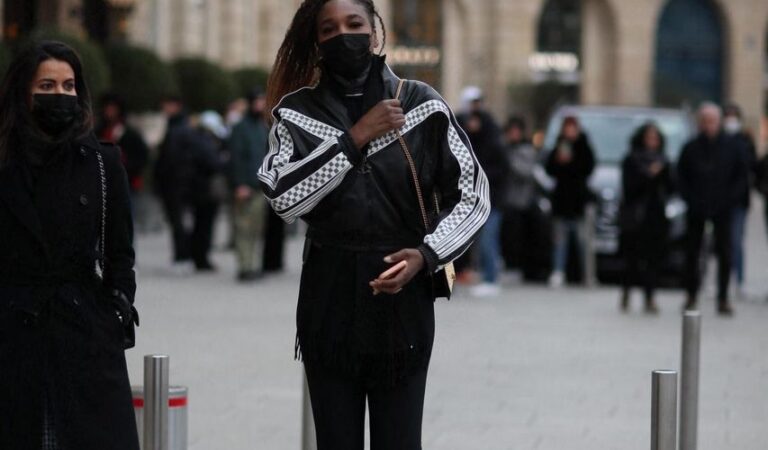 Venus Williams Leaves Ritz Hotel Paris (7 photos)