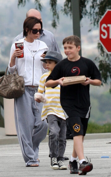 Victoria Beckham She Wears Sweat Pants Out