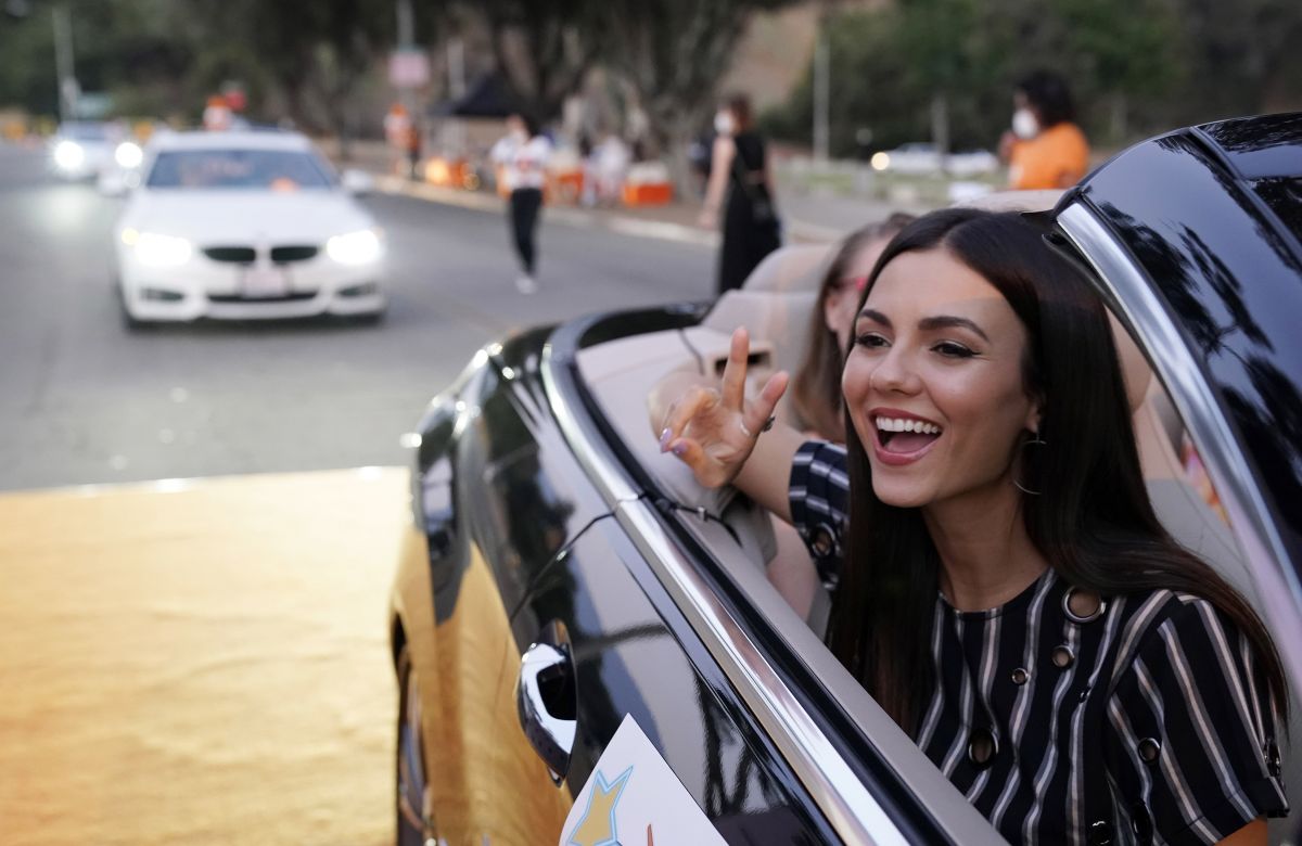 Victoria Justice 27th Annual Race To Erase Ms Drive Rose Bowl Pasadena