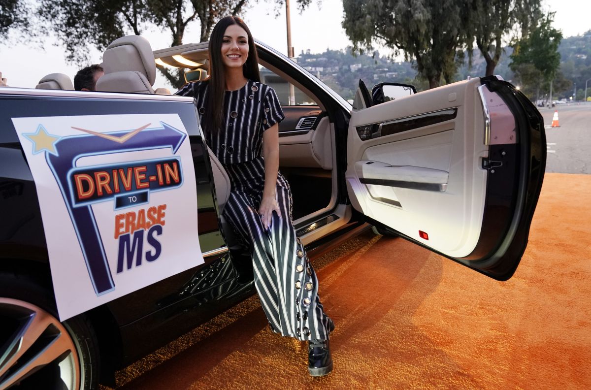 Victoria Justice 27th Annual Race To Erase Ms Drive Rose Bowl Pasadena