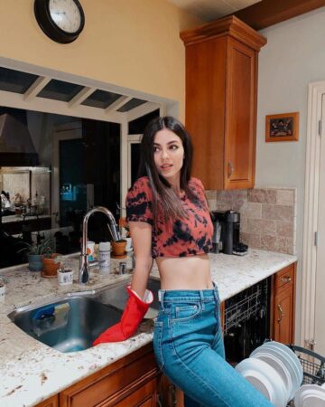 Victoria Justice Doing The Dishes Hot