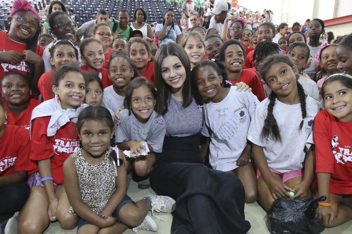 Victoria Justice Jetblue Airways Soar With Reading Event