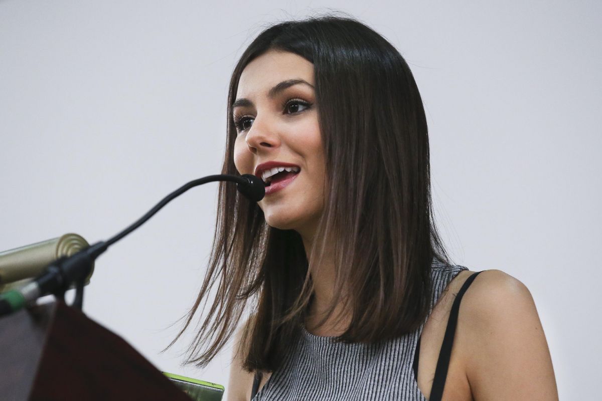 Victoria Justice Jetblue Airways Soar With Reading Event