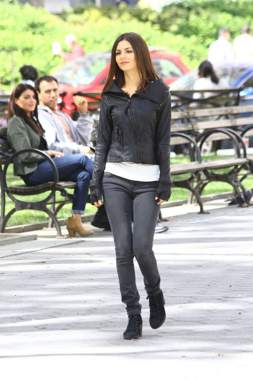 Victoria Justice Set Eye Candy New York