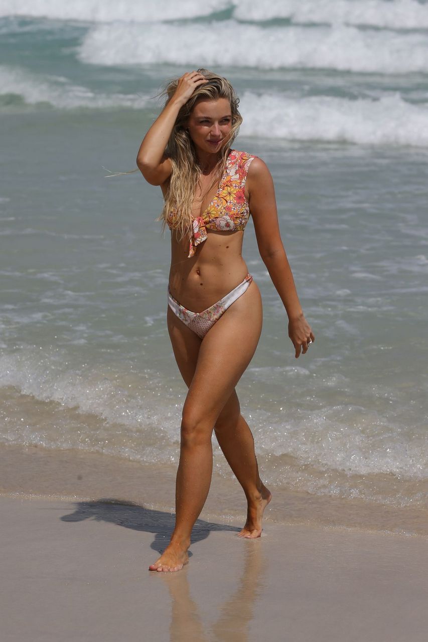 Victoria Larson And Alison Kay Bowles Bikinis Beach Miami