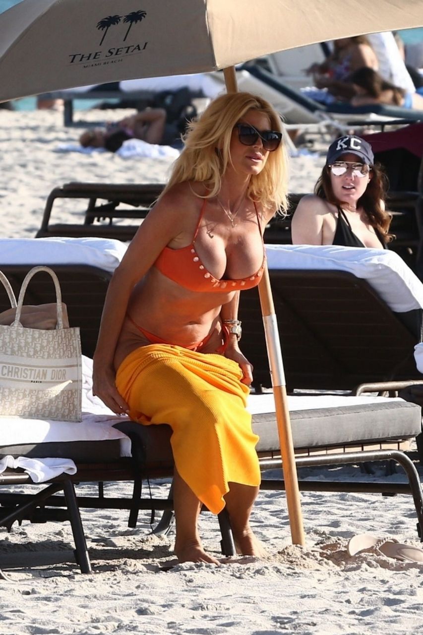 Victoria Silvstedt Bikini Beach Miami