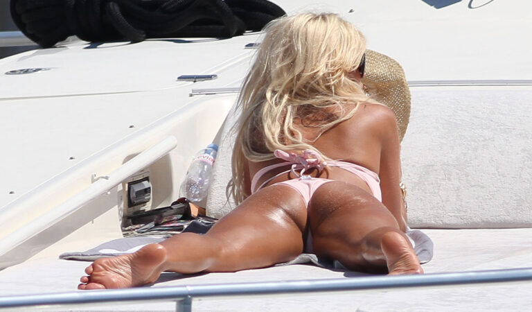 Victoria Silvstedt Bikini Sunbathing Yacht Saint Tropez (11 photos)