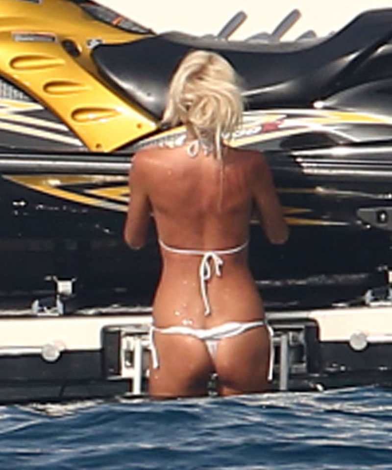 Victoria Silvstedt Bikini Vacationi Saint Tropez