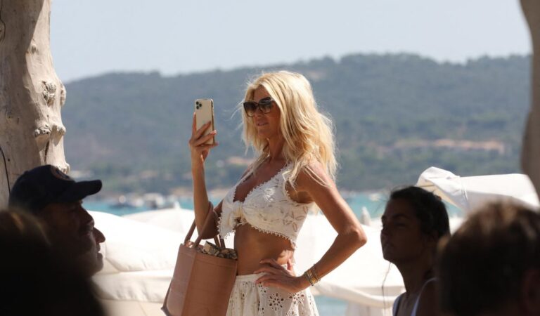 Victoria Silvstedt Out About Saint Tropez (6 photos)