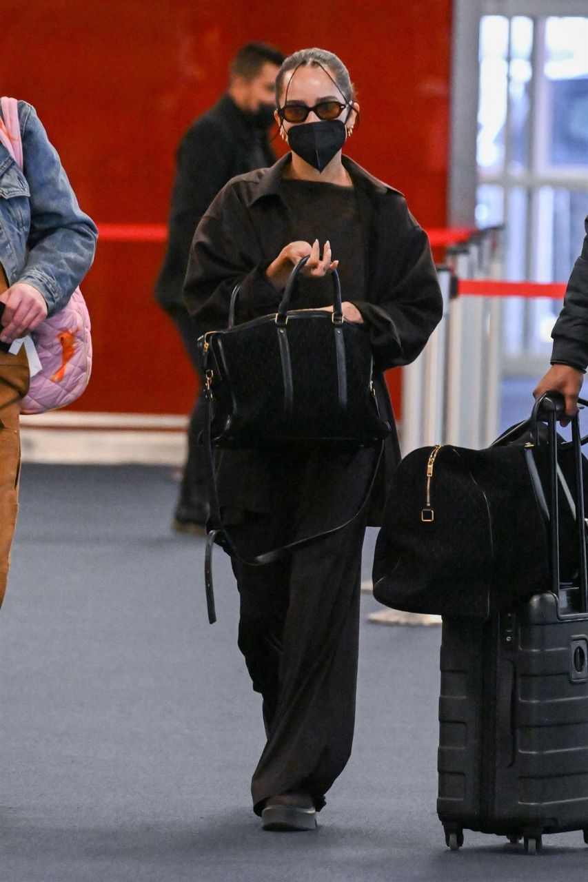 Zoe Kravitz Arrives Jfk Airport New York