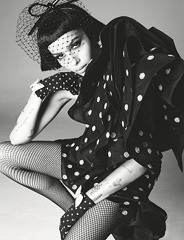 Zoe Kravitz By Steven Meisel For Vogue Uk July (4 photos)