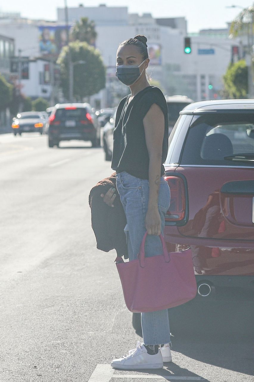Zoe Saldana Arrives Her Spa Appointments West Hollywood