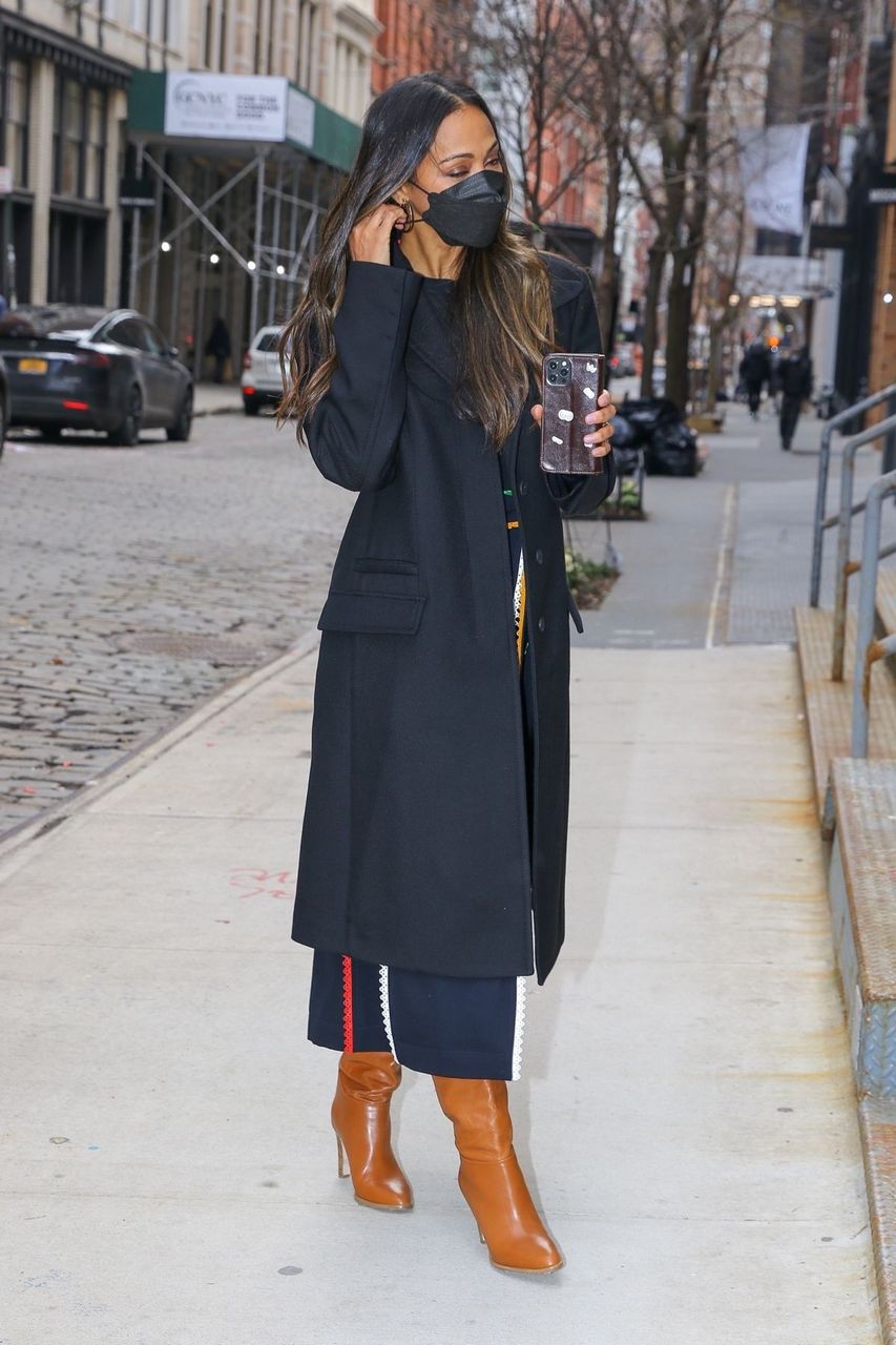 Zoe Saldana Filming Shutterbugs With Her Phone New York
