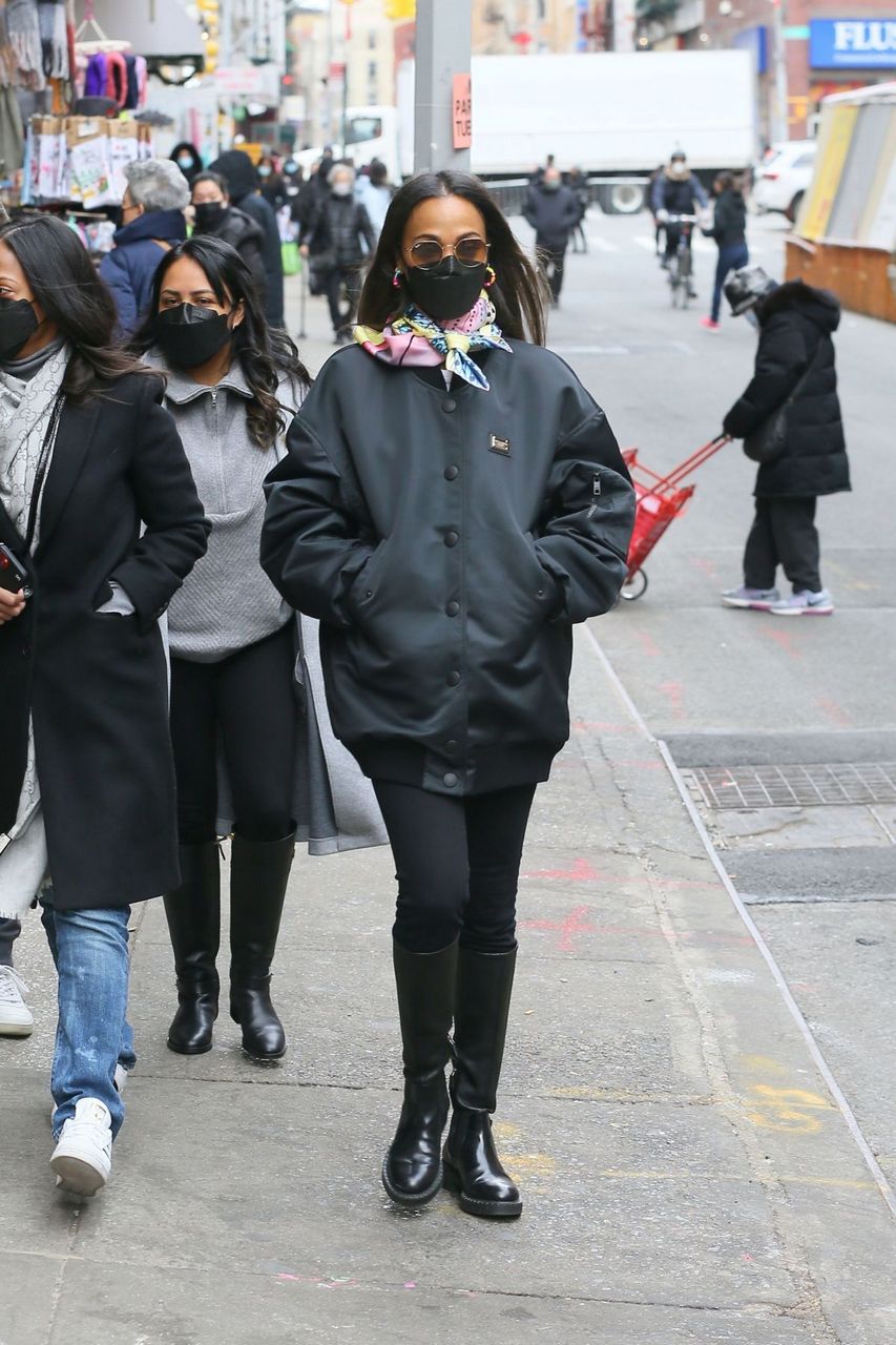 Zoe Saldana Heading To Chinatown Restaurant New York