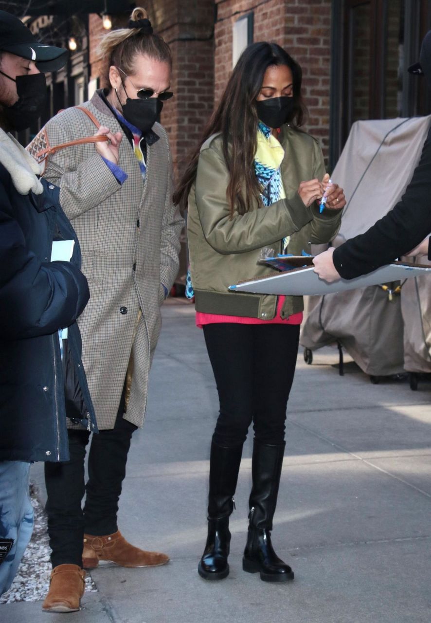 Zoe Saldana Leaves Bubby S New York