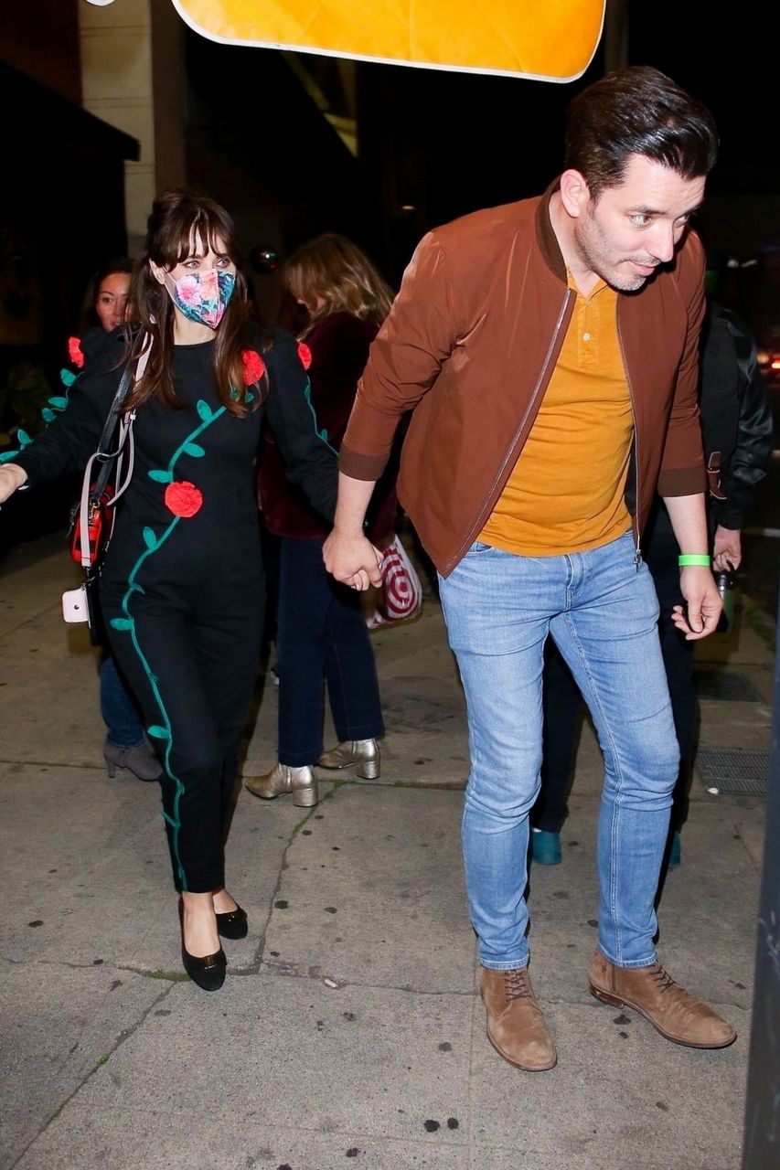 Zooey Deschanel And Jonathan Scott Leaves Judd Apatow S Show Los Angeles